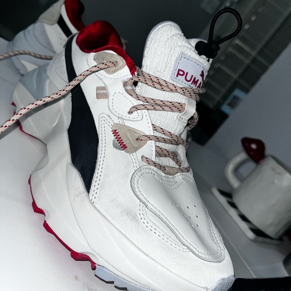 New PUMA women’s size 8.5